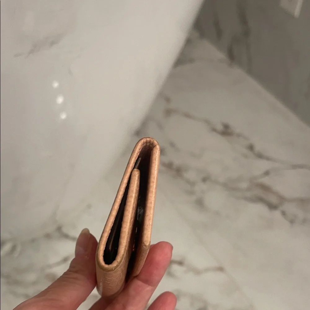 Gucci Beige Leather key holder &  Wallet with Gold Logo - Picture 6 of 8